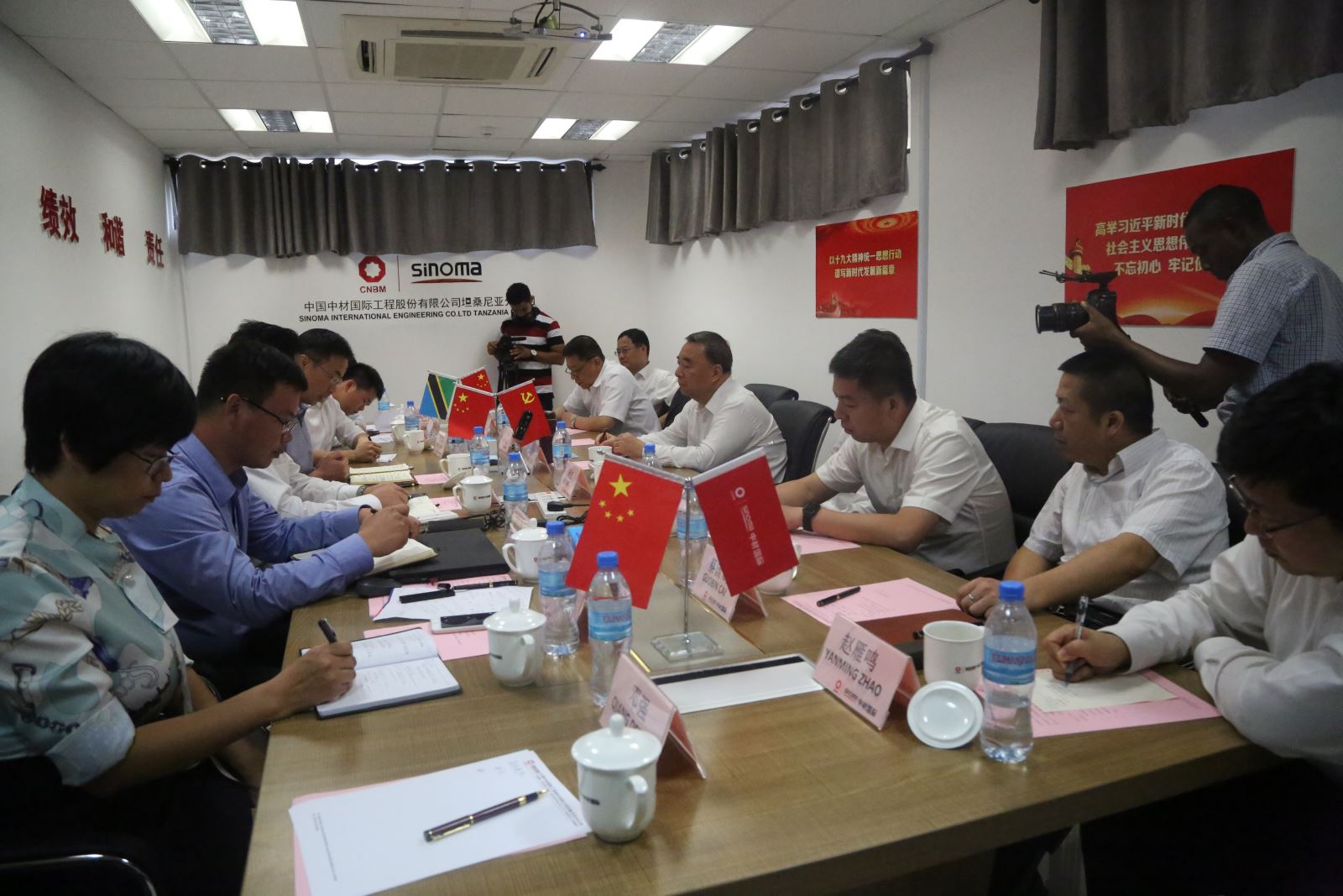 宋志平一行到中国建材坦驻桑尼亚公司考察工作 宋志平一行到中国建材坦驻桑尼亚公司考察工作