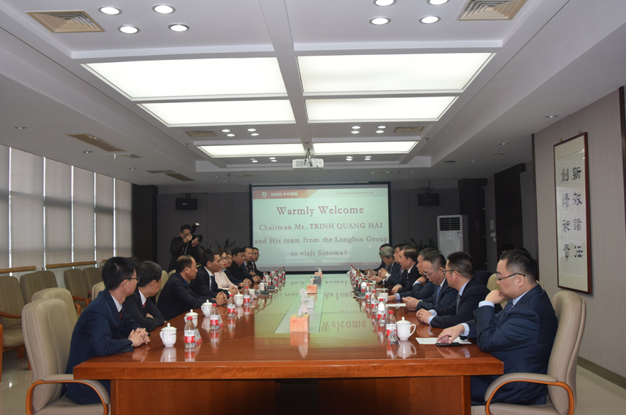 刘志江会见越南龙山公司董事长郑光海一行 刘志江会见越南龙山公司董事长郑光海一行